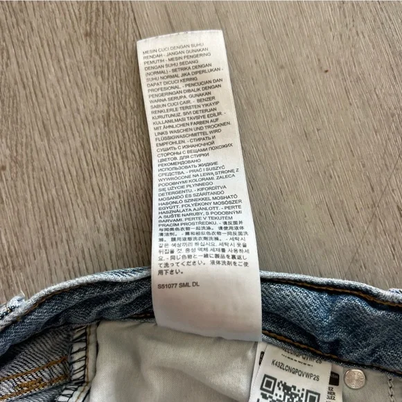 Levi’s High Rise Mom Jeans - Size 30 - Picture 6 of 7